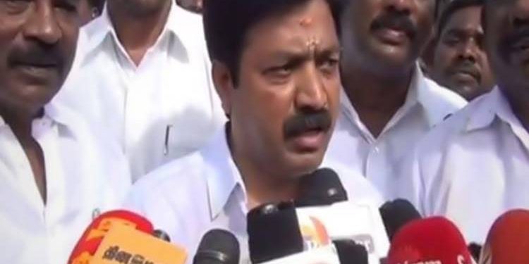 நேற்று ஜெ. மரணம் குறித்து புகார்.. இன்று அதிகாலையே சிவி சண்முகம் டெல்லி பயணம்!