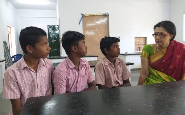 திருவண்ணாமலையில் ஏழை குழந்தைகளின் கல்விக்காக உதவிய கௌதமி!