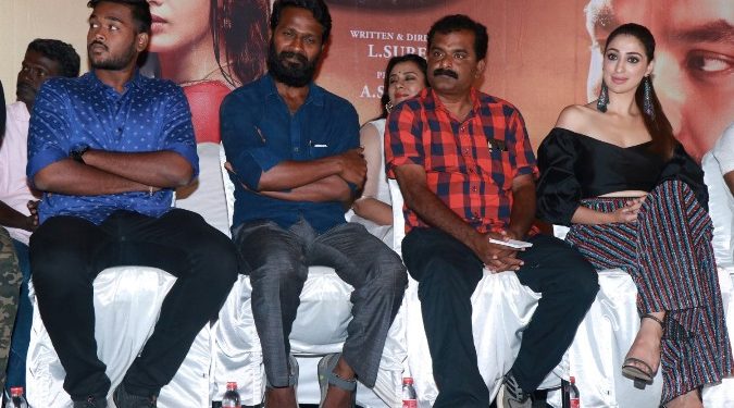 நீயா 2′ இயக்குநர் எல்.சுரேஷ் – யை புகழ்ந்து தள்ளிய இயக்குநர் வெற்றிமாறன்