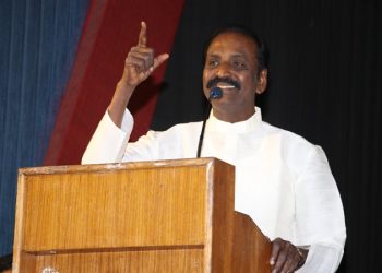 நல்ல தலைப்பு வேண்டுமென்றால் என்னிடம் வாருங்கள் – கவிப்பேரரசு வைரமுத்து பேச்சு