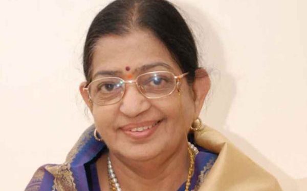 ரசிகரின் ஏற்பாட்டில் சுசீலாவிற்கு பிரம்மாண்ட பாராட்டு விழா!