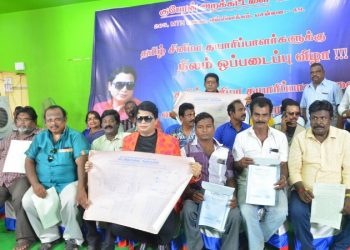 “உனக்கெல்லாம் எதுக்கு பேண்ட் சர்ட்” – Movie Pooja Stills