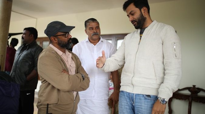 இயக்குனராக அவதாரம் எடுத்துள்ள பிரித்விராஜின் `லூசிஃபெர் ‘ படத்தில் நடிக்கும் மோகன்லால் !!