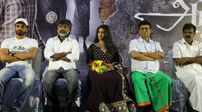 தமிழர்கள் எங்கு சென்றாலும் திறமையால் ஜெயிப்பார்கள் : கஸ்தூரி பேச்சு!