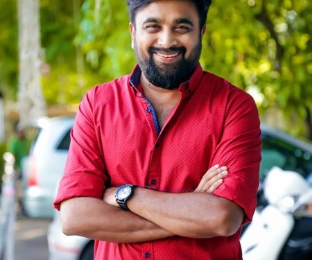 சசிகுமார் நடிப்பில் ஹித்தேஷ் ஜெபக் தயாரிக்கும் பிரம்மாண்டமான இன்வெஸ்டிகேஷன் திரில்லர் படம் !!