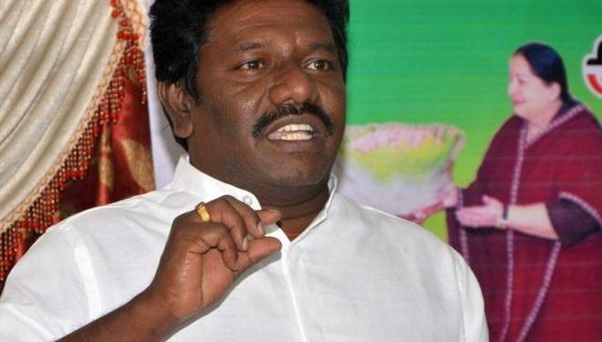 இராசராசச்சோழன்  வரலாறு  தெரியாமல்  கொக்கரிக்கும்இயக்குநர் பா. ரஞ்சித்; எம்.எல்.ஏ. கருணாஸ் பதிலடி!
