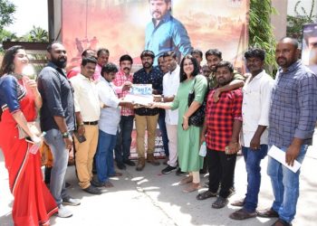 VELLUTHU VAANKU movie pooja stills