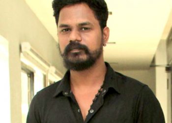 3 வருட உழைப்பையும் அறிவையும் திருடும் கும்பலுக்கு டி.ஆர்.துணை போகலாமா…? “டைம் இல்ல” இயக்குனர் சதிஷ் கர்ணா குமுறல்!