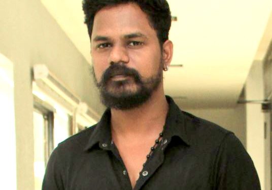 3 வருட உழைப்பையும் அறிவையும் திருடும் கும்பலுக்கு டி.ஆர்.துணை போகலாமா…? “டைம் இல்ல” இயக்குனர் சதிஷ் கர்ணா குமுறல்!