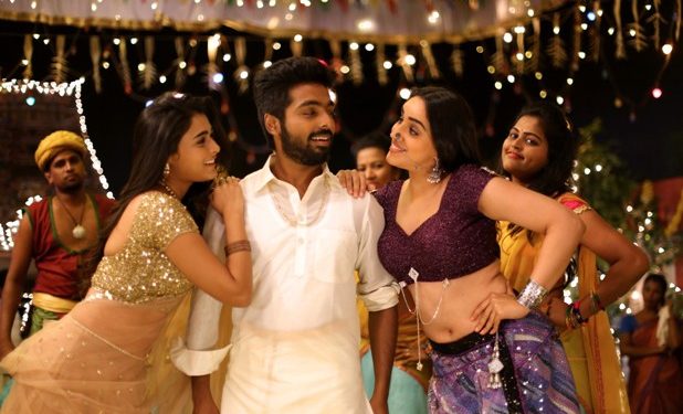 100% Kaadhal Movie Stills