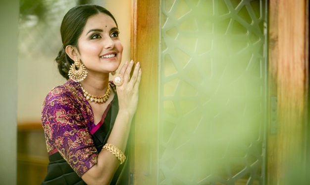 மகாமுனி படத்தின் மெகா வெற்றியால் மிகுந்த மகிழ்ச்சியில் இருக்கிறார் மஹிமா நம்பியார்