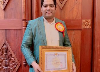 கம்போடியா அரசின் ‘சர்வதேச கவியரசு கண்ணதாசன் விருது’ பெற்றார் பாடலாசிரியர் அஸ்மின்!