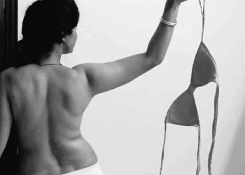 மேலாடையை கழற்றி போஸ் கொடுத்த  பிரபல தமிழ் நடிகை.