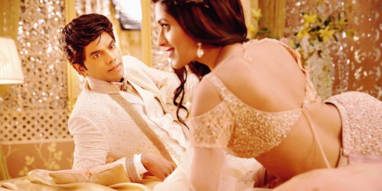 Legend சரவணனின் நடனத்தை பார்த்து வியந்து அத்தனை நடன கலைஞர்களும் கை தட்டி பாராட்டினர்.