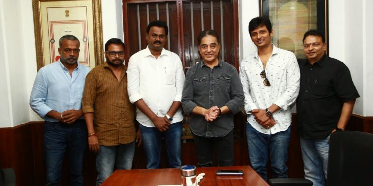 மக்கள் நீதி மய்யம் கட்சியின் தலைவரும் நடிகருமான பத்மஸ்ரீ திரு. கமலஹாசனுடன் ஜிப்ஸி படக்குழுவினர்