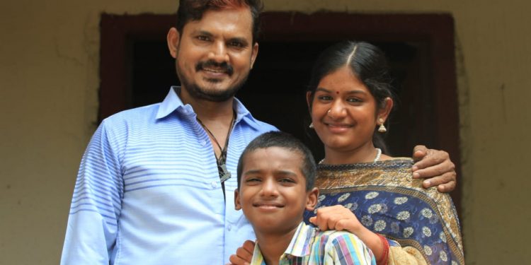 வர்ணாலயா சினி கிரியேஷன்ஸ் மற்றும் வீ5 மீடியா இணைந்து வழங்கும் “எட்டுத்திக்கும் பற”