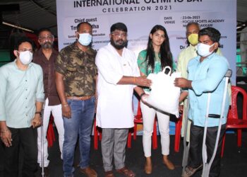 ஒலிம்பிக் தினத்தை முன்னிட்டு தமிழ்நாடு பாரா ஒலிம்பிக் சங்கத்தின் சார்பில் 60 மாற்றுத்திறனாளி விளையாட்டு வீரர்களுக்கு அத்தியாவசிய மளிகைப் பொருட்கள் கொடுக்கப்பட்டன.
