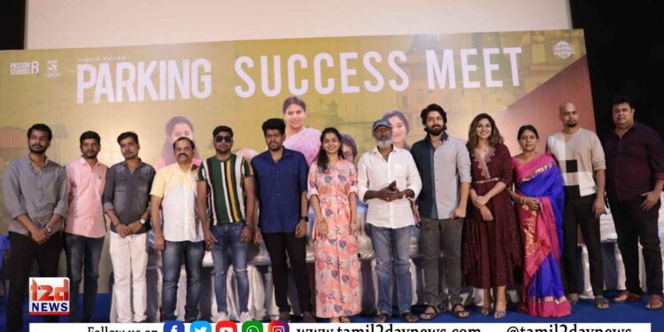 ’பார்க்கிங்’ படத்தின் சக்சஸ் மீட்டில் இயக்குநர் ராம்குமார் பாலகிருஷ்ணனுக்கு தங்க வளையம் அணிவித்து மகிழ்ச்சியில் ஆழ்த்திய ஹரிஷ் கல்யாண்!